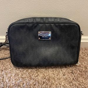 Michael Kors Crossbody Purse ~ Guarantee Authentic